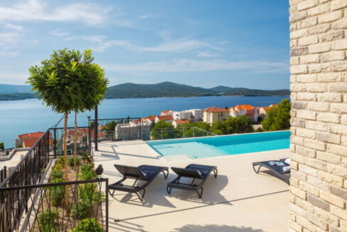 Neue moderne Villa mit Meerblick in der Nähe von Šibenik