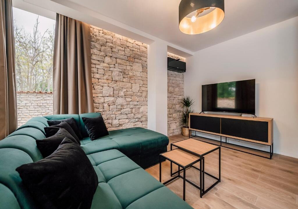 Neue moderne Villa aus Stein in der Region Zadar