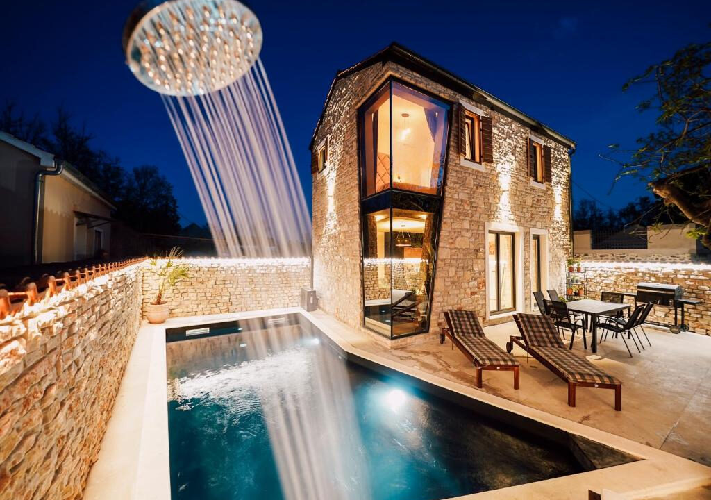 Neue moderne Villa aus Stein in der Region Zadar