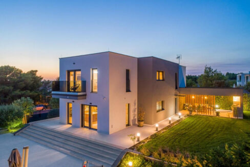 Neues Haus in der Nähe von Šibenik