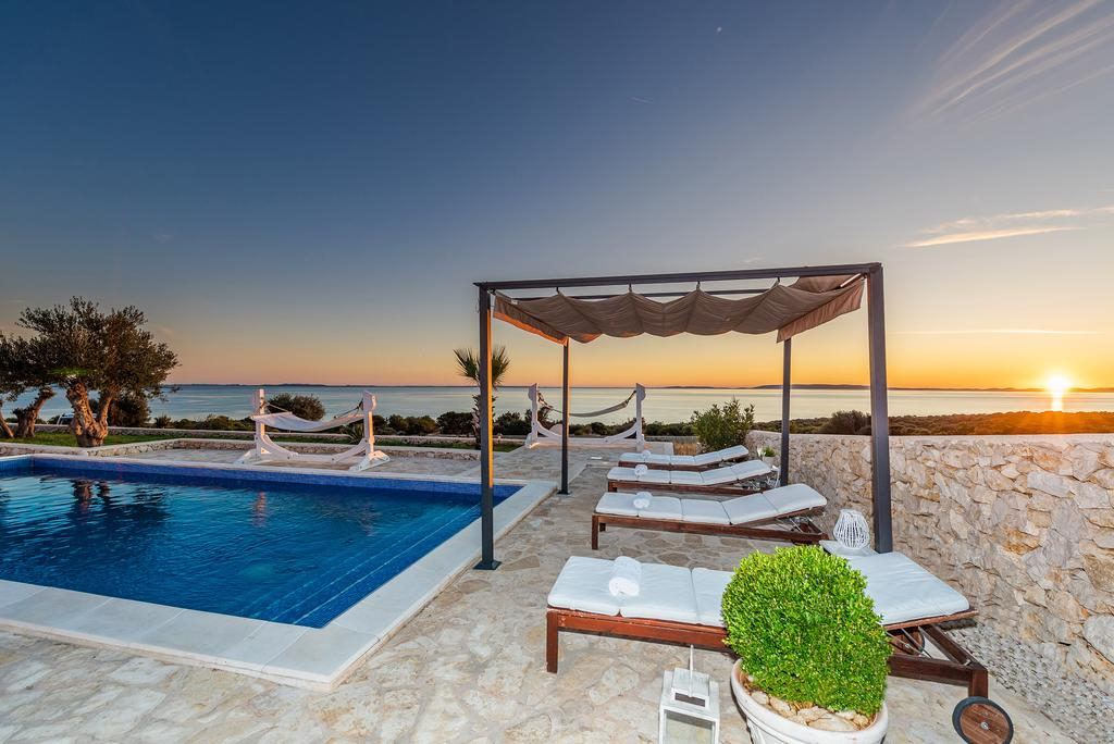 Weißes Steinjuwel in Novalja – Insel Pag