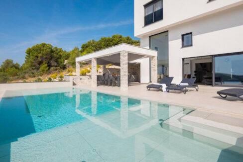 Neue moderne Villa mit Meerblick in der Nähe von Šibenik