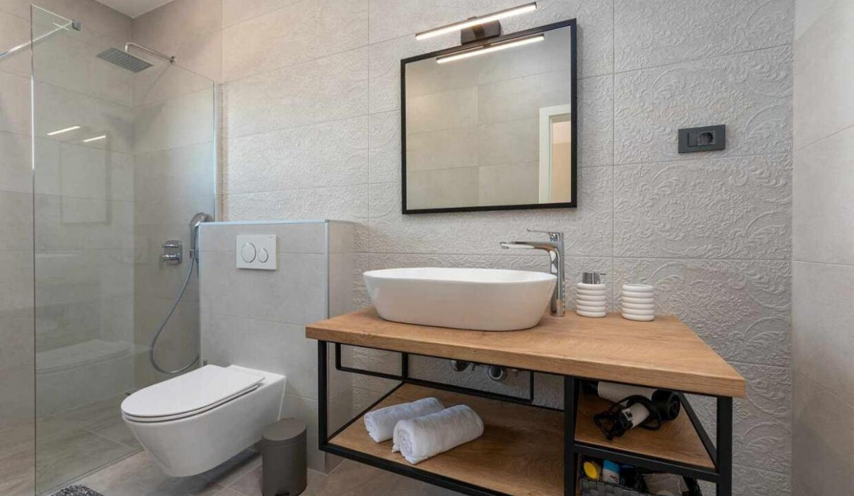 Moderne Villa mit Extra-Grundstück - Tinjan, Region Istrien