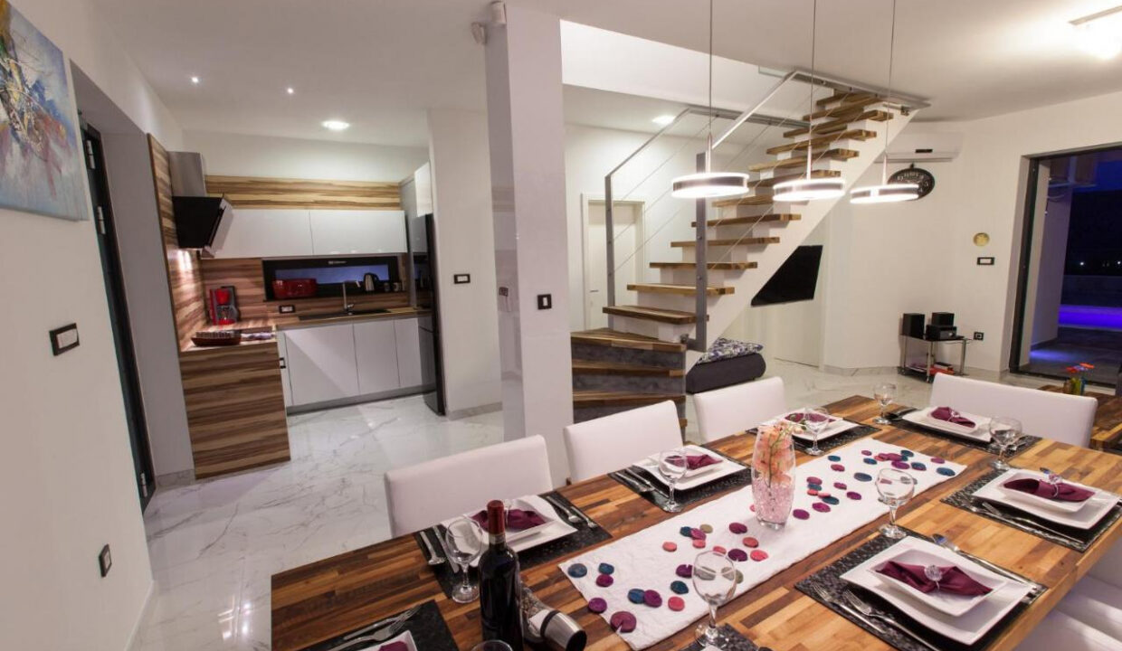 Villa im geometrischen Stil mit atemberaubendem Blick - Crikvenica