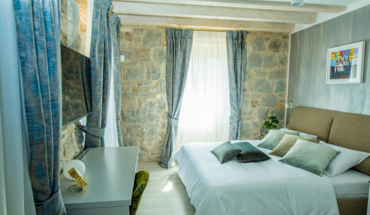 Rustikale Doppelhaushälfte - Kastel Luksic