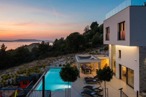 Neue moderne Villa mit Meerblick in der Nähe von Šibenik