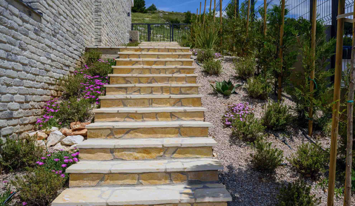 Neue moderne Villa mit Meerblick in der Nähe von Šibenik