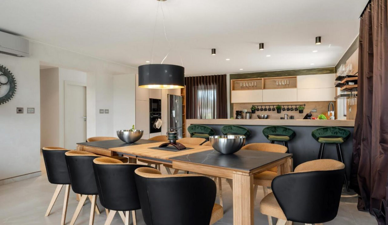 Neue moderne Villa mit traditionellem Charakter - Labin, Istra