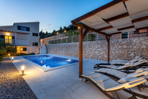 Steinhaus mit Meerblick in Omis