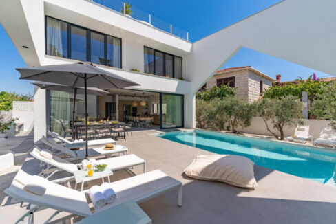 Erstaunliche neue Villa auf der Insel Brac