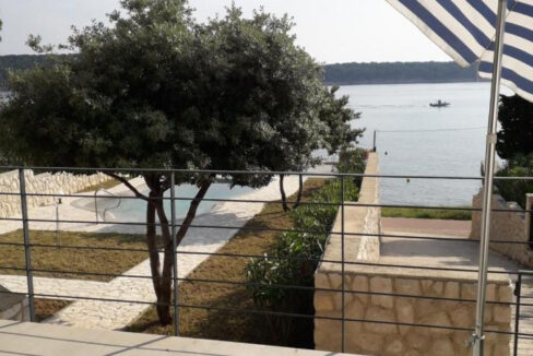 Erstaunliche Villa direkt am Meer auf der Insel Rab