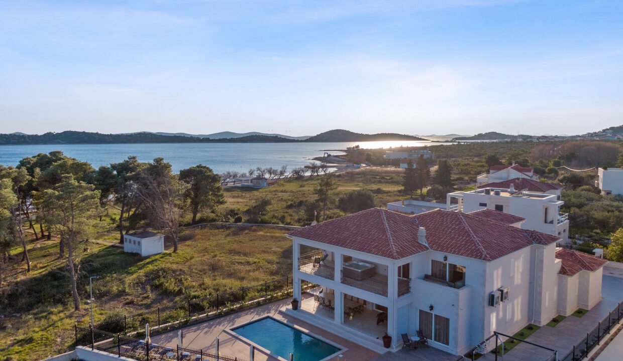 Exklusive Villa direkt am Meer in Vodice