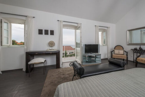 Steinvilla im Kolonialstil - Drvenik Mali, Split