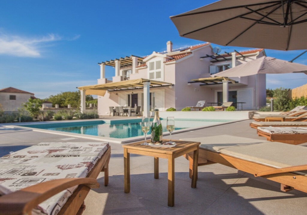 Neues modernes Haus auf der Insel Solta