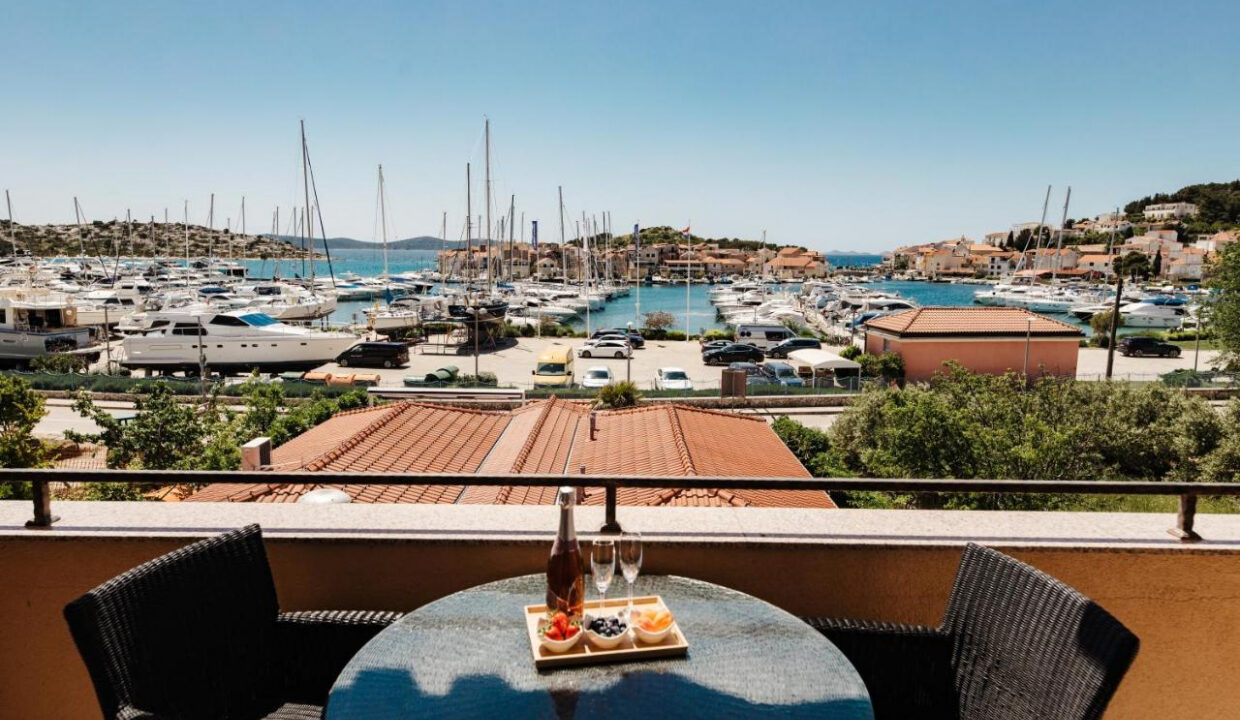 Grundstücke am Meer Tribunj