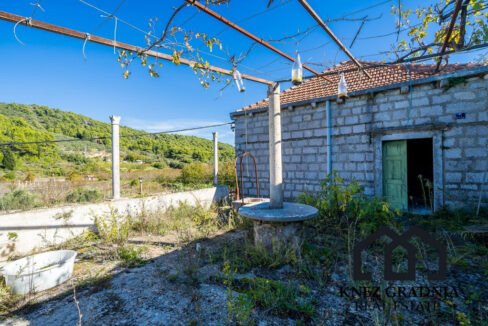 Erstaunliche handgefertigte Steinvilla auf der Insel Sipan