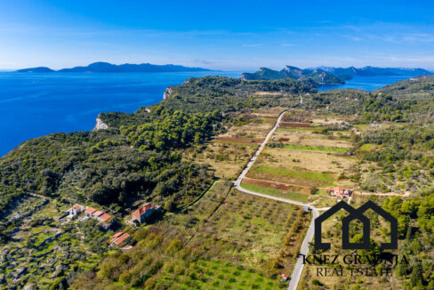 Erstaunliche handgefertigte Steinvilla auf der Insel Sipan