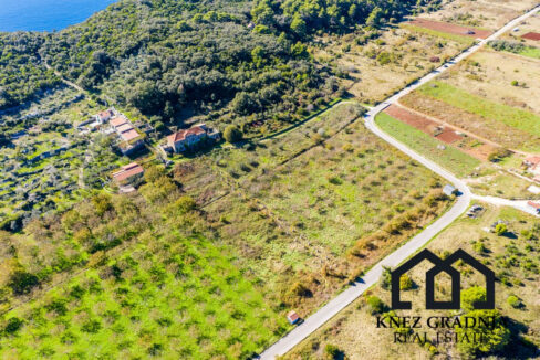 Erstaunliche handgefertigte Steinvilla auf der Insel Sipan