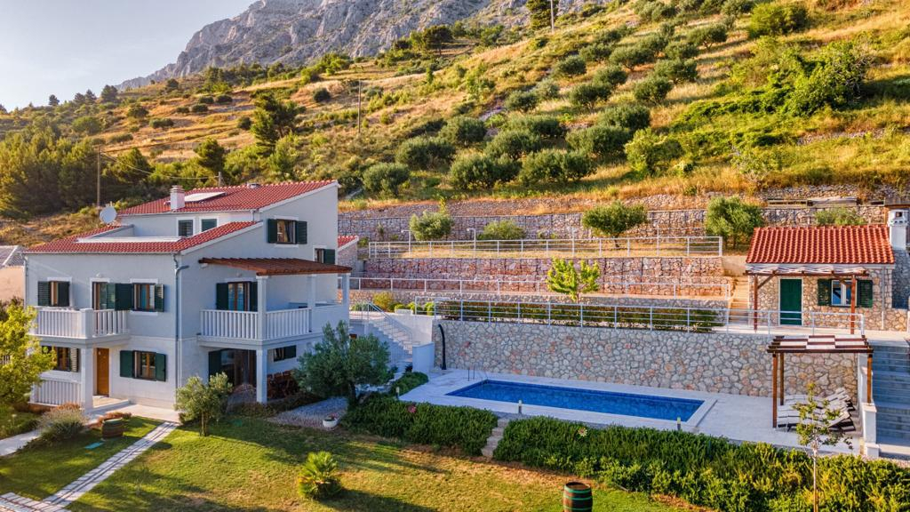 Steinhaus mit Meerblick in Omis