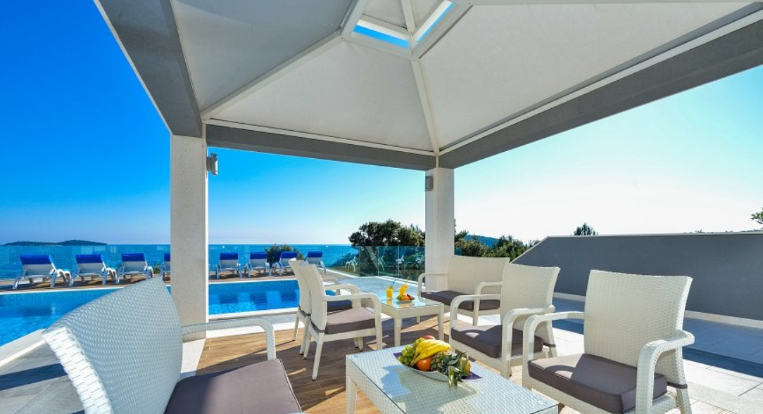 Atemberaubende Doppelhaushälfte Rogoznica