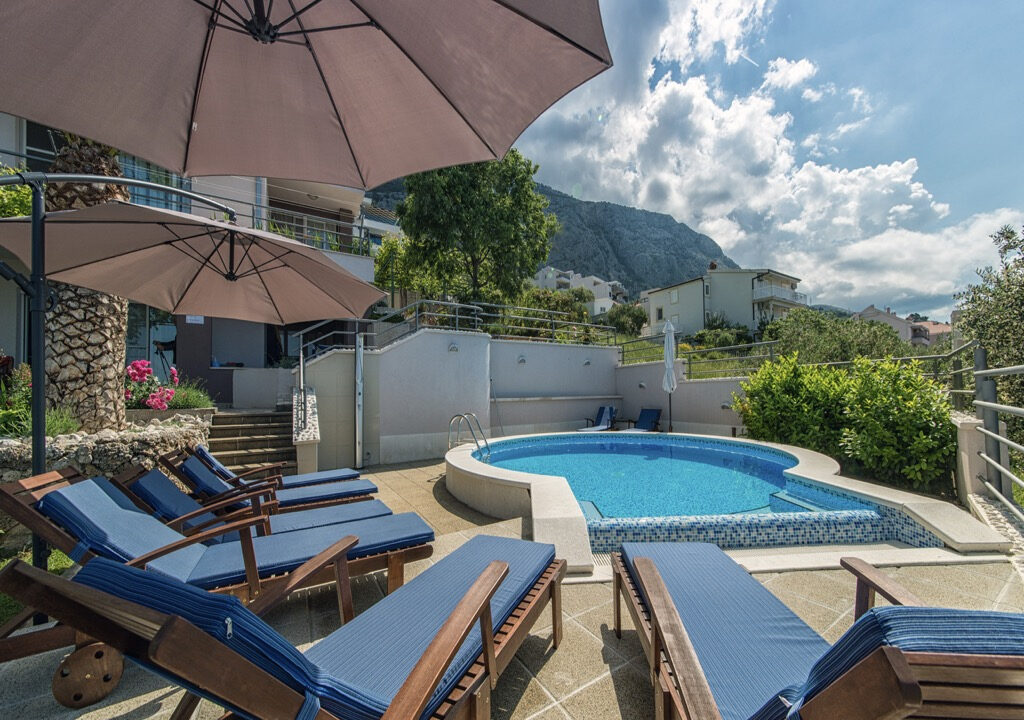 Haus mit Garten und Meerblick in Makarska