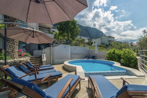 Haus mit Garten und Meerblick in Makarska