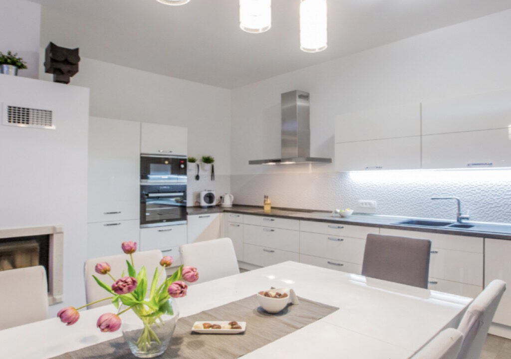 Neues modernes Haus auf der Insel Solta