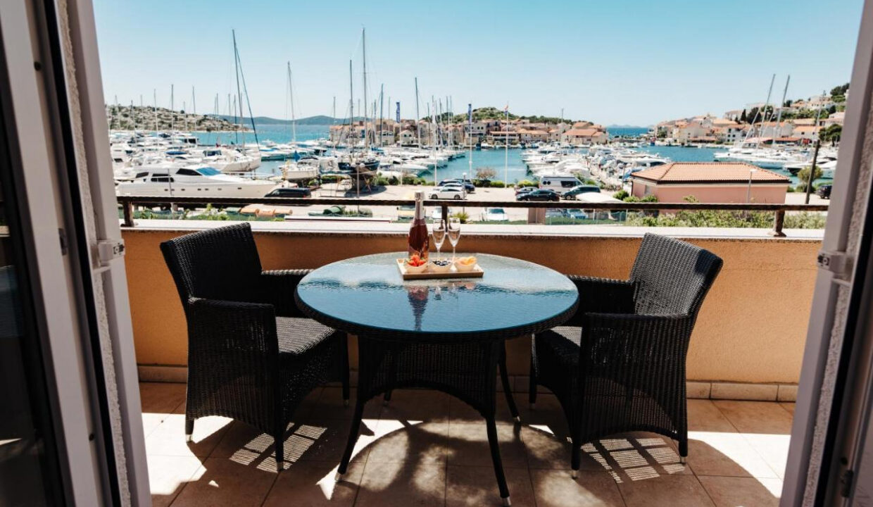 Grundstücke am Meer Tribunj