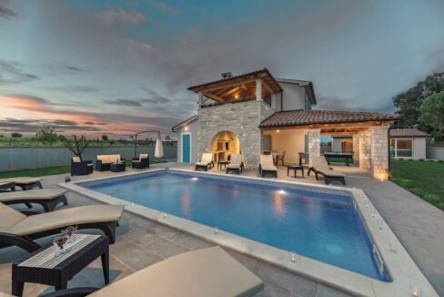 Atemberaubende zweistöckige Villa - Region Pula