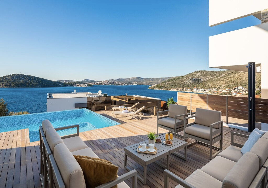 Neue moderne Villa mit Meerblick in Rogoznica