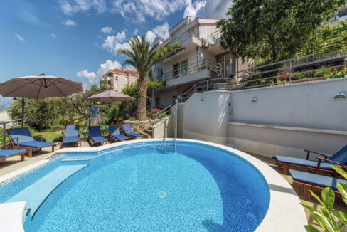 Haus mit Garten und Meerblick in Makarska