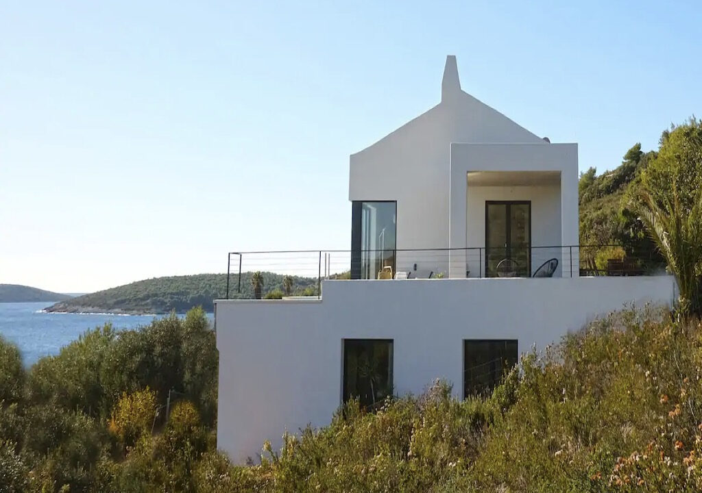 Weißes Haus mit Meerblick auf der Insel Vis