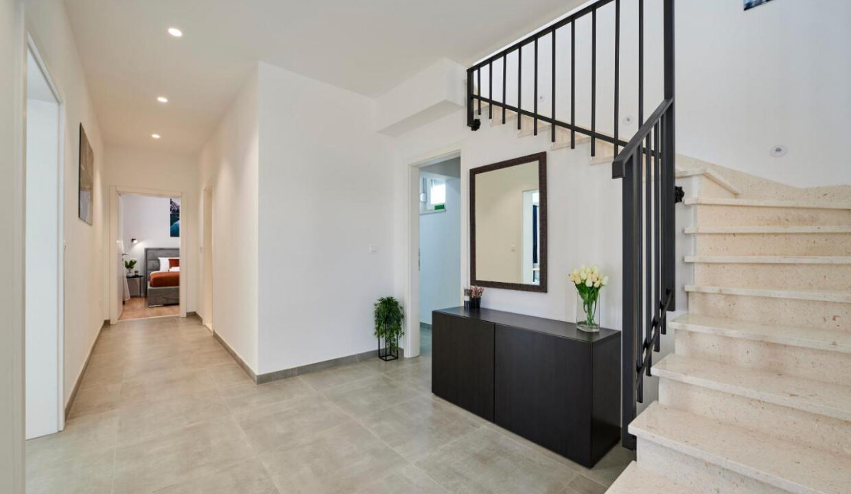 Haus im modernen Stil in Kastela