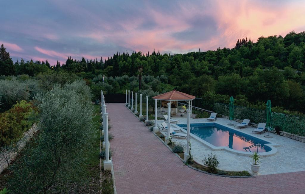 Imperial Style Villa mit Schwimmbad - Dorf Klek