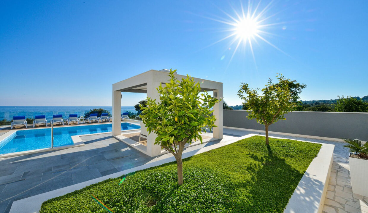 Atemberaubende Doppelhaushälfte Rogoznica