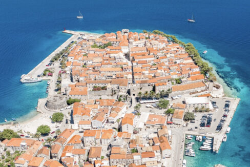 Neues modernes Haus auf der Insel Solta