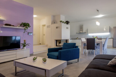 Neues modernes Haus auf der Insel Solta