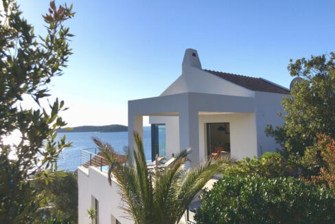 Weißes Haus mit Meerblick auf der Insel Vis