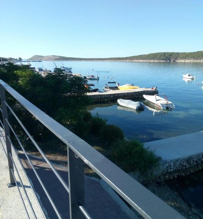 Erstaunliche Villa direkt am Meer auf der Insel Rab