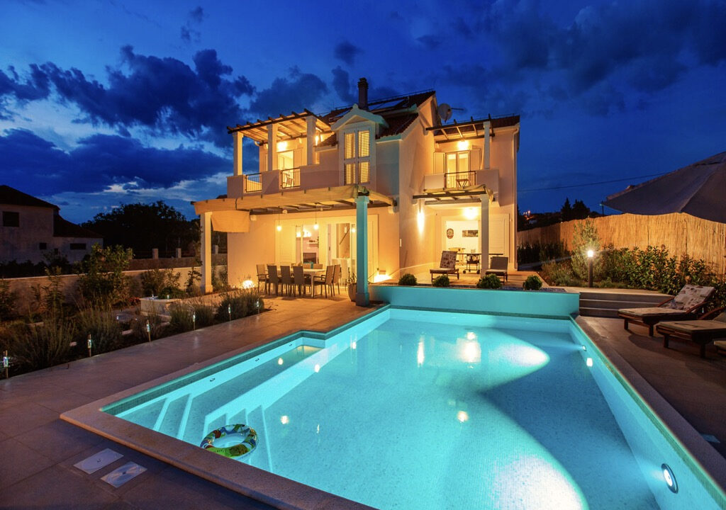 Neues modernes Haus auf der Insel Solta