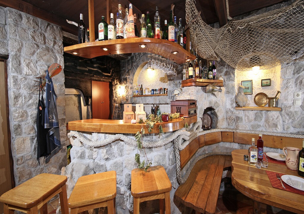 Haus mit Garten und Meerblick in Makarska