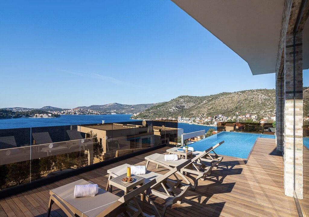 Neue moderne Villa mit Meerblick in Rogoznica