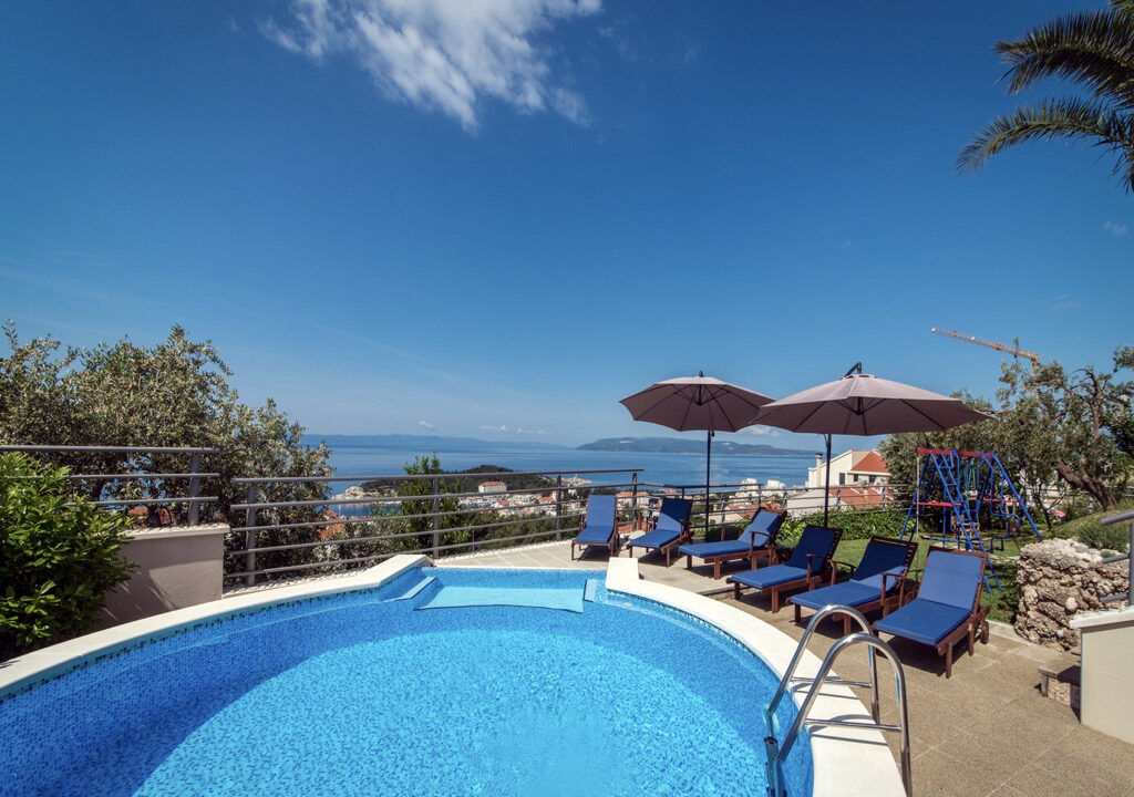 Haus mit Garten und Meerblick in Makarska