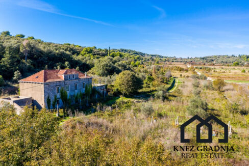 Erstaunliche handgefertigte Steinvilla auf der Insel Sipan