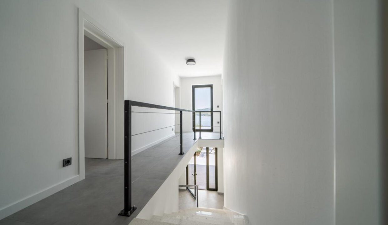 Villa aus Stein direkt am Meer auf der Insel Brac