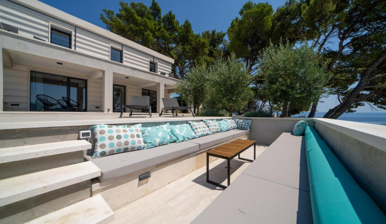 Villa aus Stein direkt am Meer auf der Insel Brac