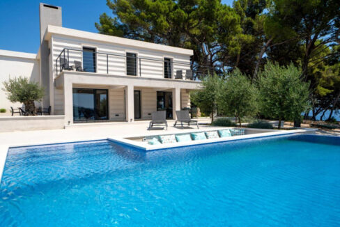 Villa aus Stein direkt am Meer auf der Insel Brac