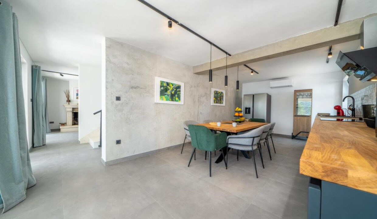 Villa aus Stein direkt am Meer auf der Insel Brac