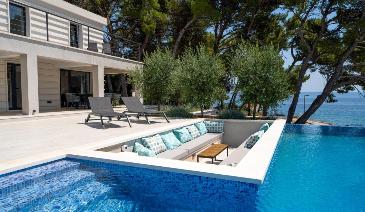 Villa aus Stein direkt am Meer auf der Insel Brac