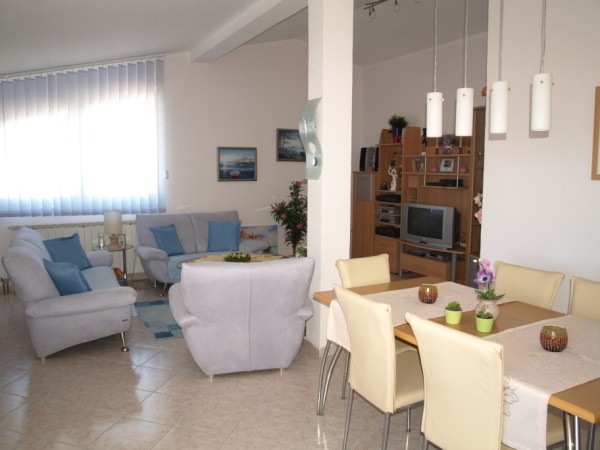 Wohn- und Essbereich